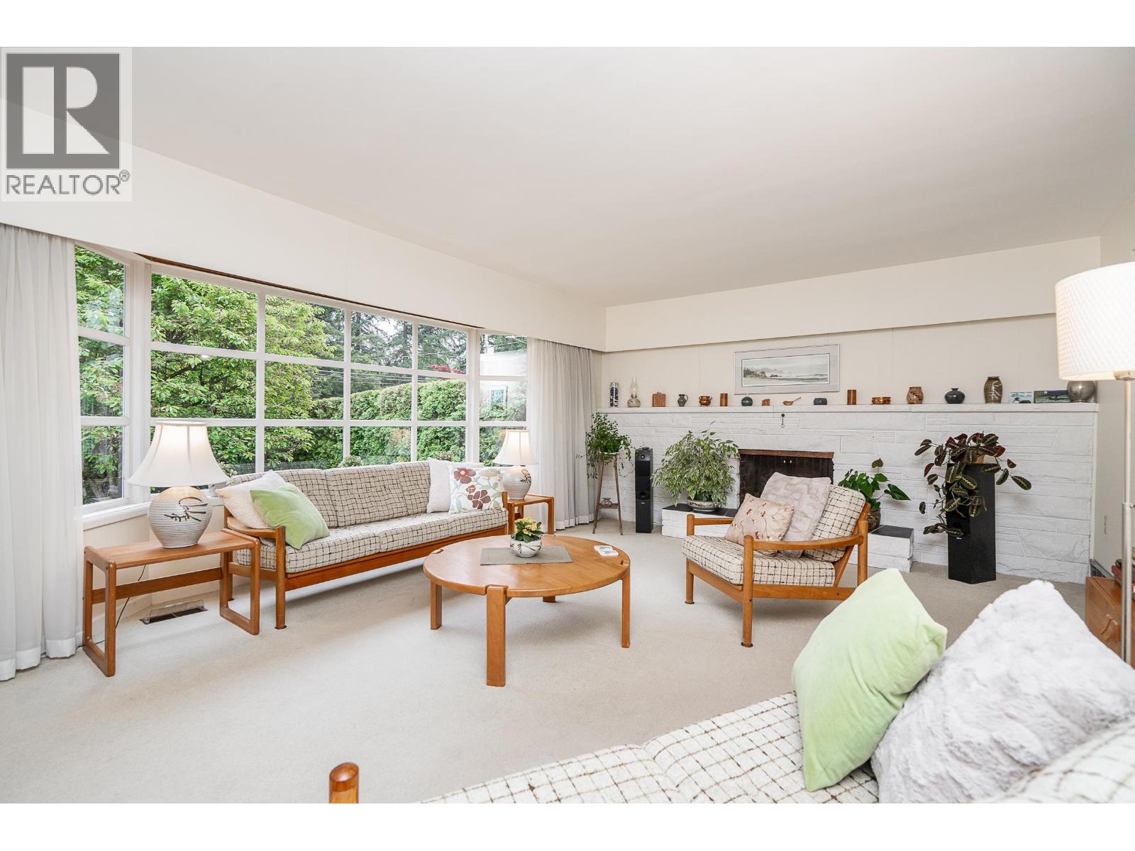 612 Hillcrest Street, Coquitlam, British Columbia  V3J 6N8 - Photo 2 - R3127503