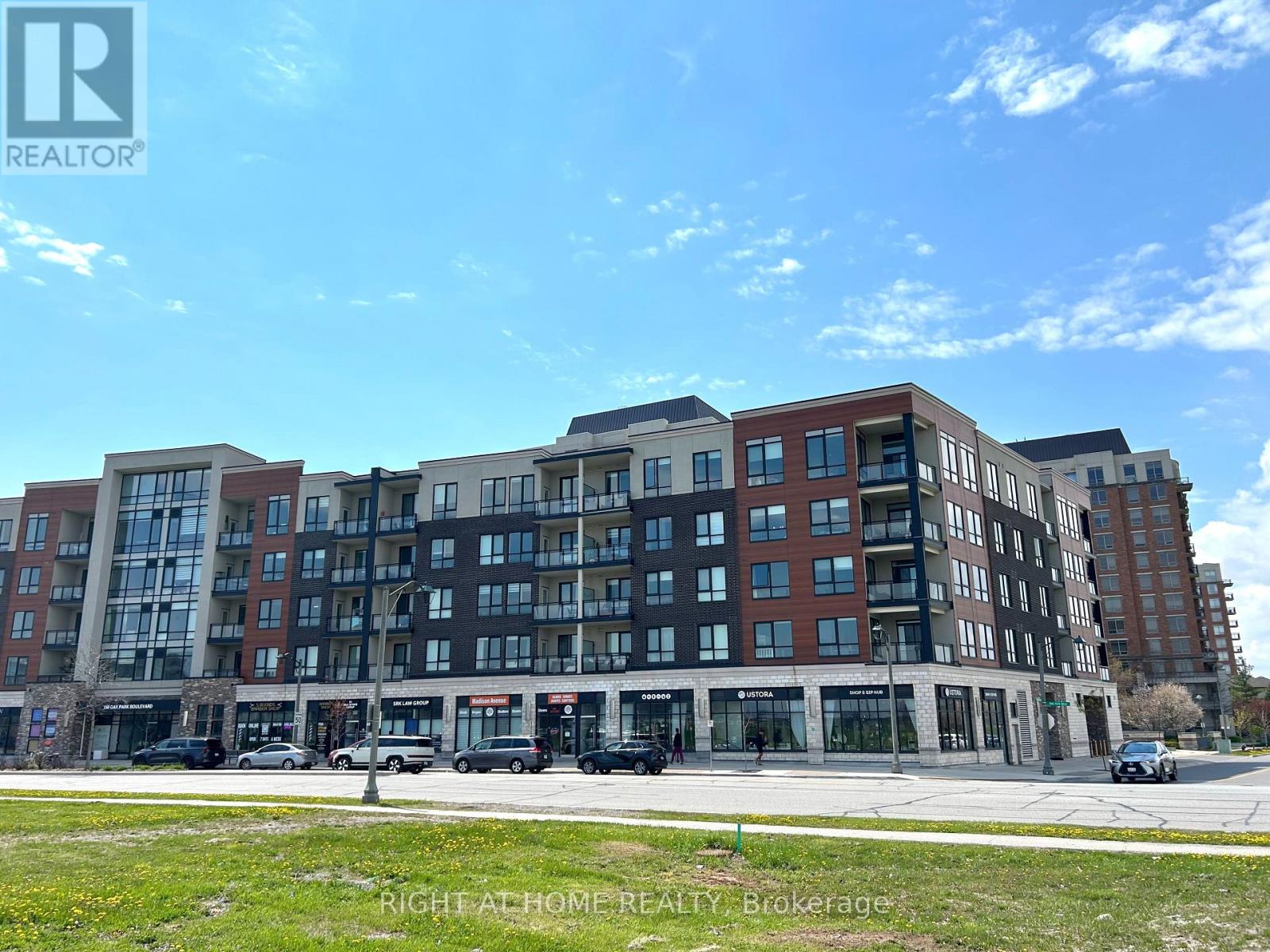 204 - 150 Oak Park Boulevard, Oakville, Ontario  L6H 0E7 - Photo 3 - W13172866