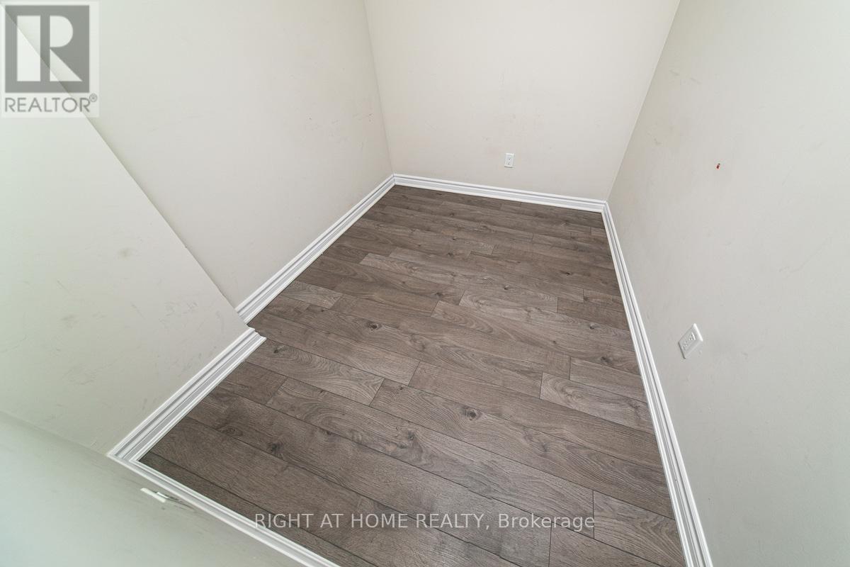 204 - 150 Oak Park Boulevard, Oakville, Ontario  L6H 0E7 - Photo 5 - W13172866