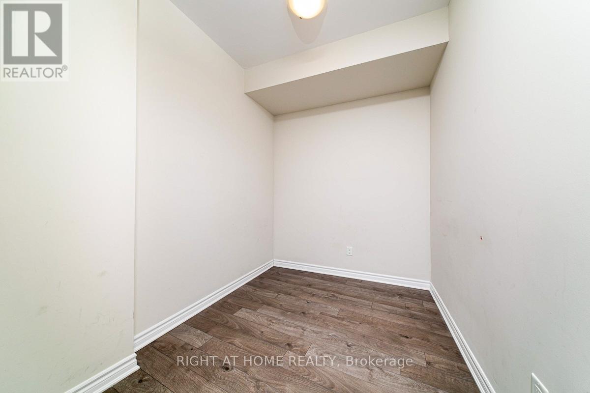204 - 150 Oak Park Boulevard, Oakville, Ontario  L6H 0E7 - Photo 6 - W13172866