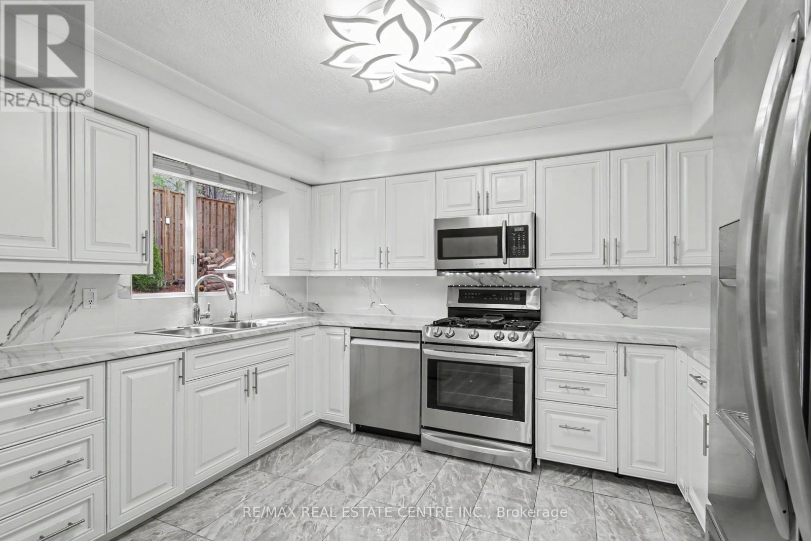 326 Manchester Road, Kitchener, Ontario  N2B 1A4 - Photo 14 - X13172848