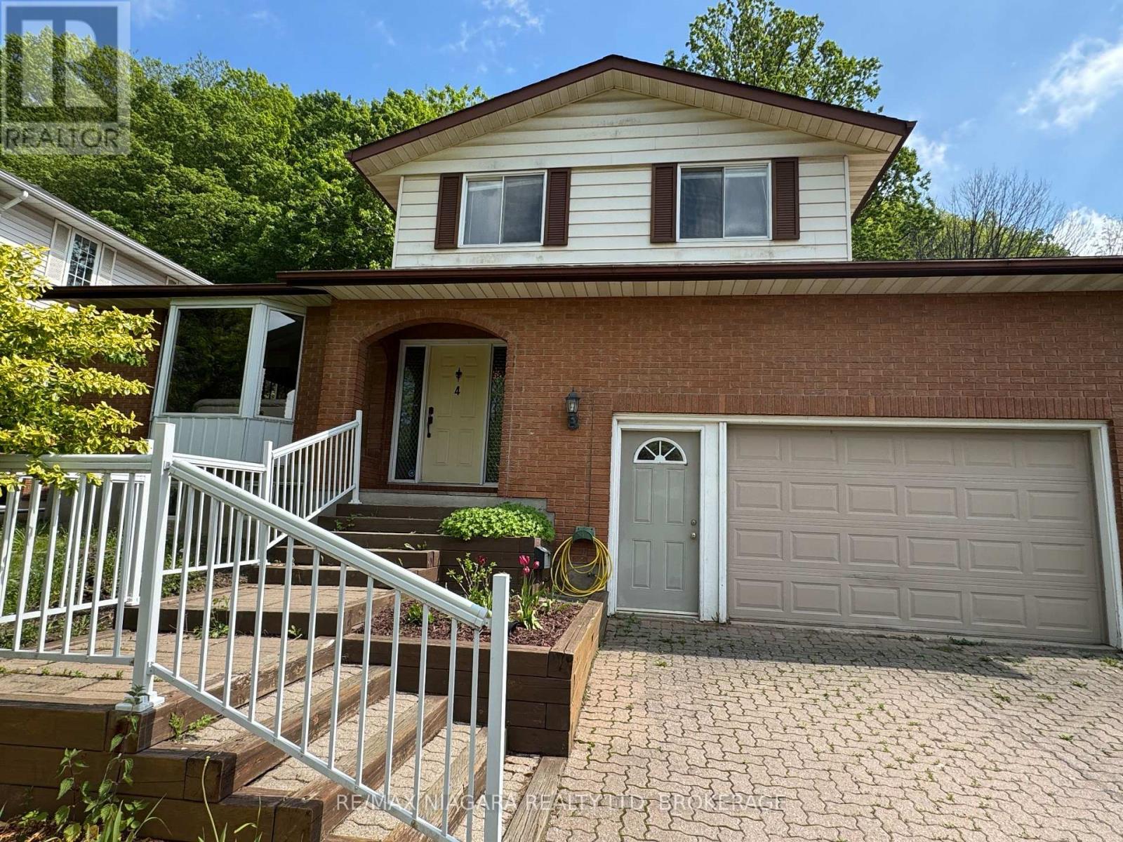 UPPER - 4 TRILLIUM LANE, St. Catharines, Ontario