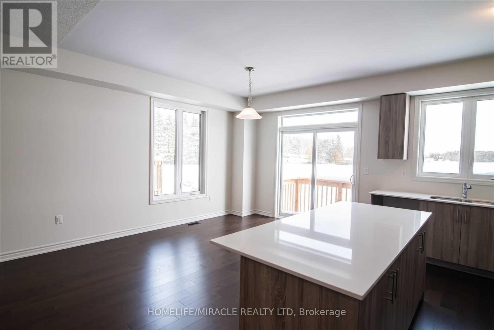 19 Greer Street, Barrie, Ontario  L9S 2Z5 - Photo 4 - S13170252