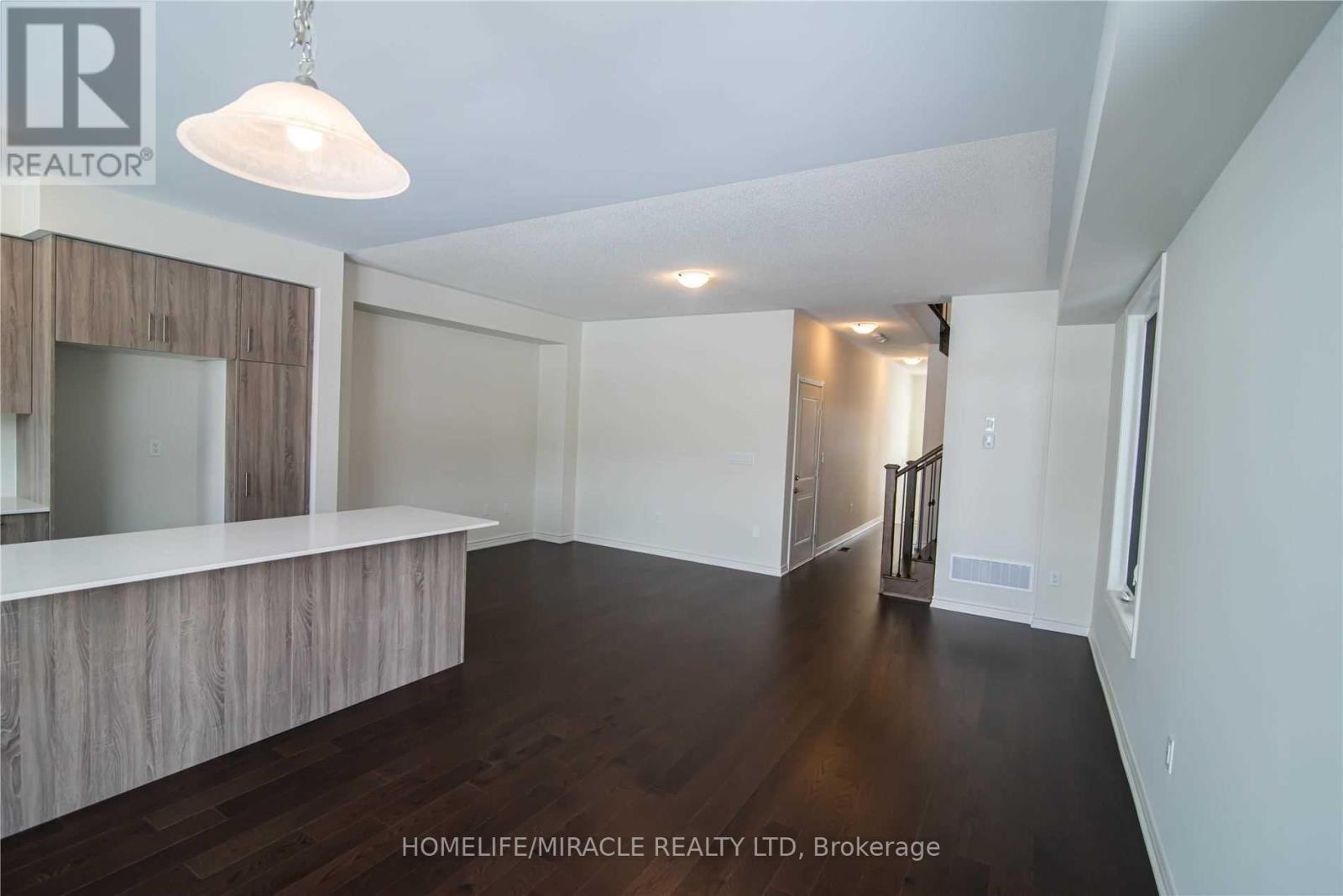 19 Greer Street, Barrie, Ontario  L9S 2Z5 - Photo 5 - S13170252