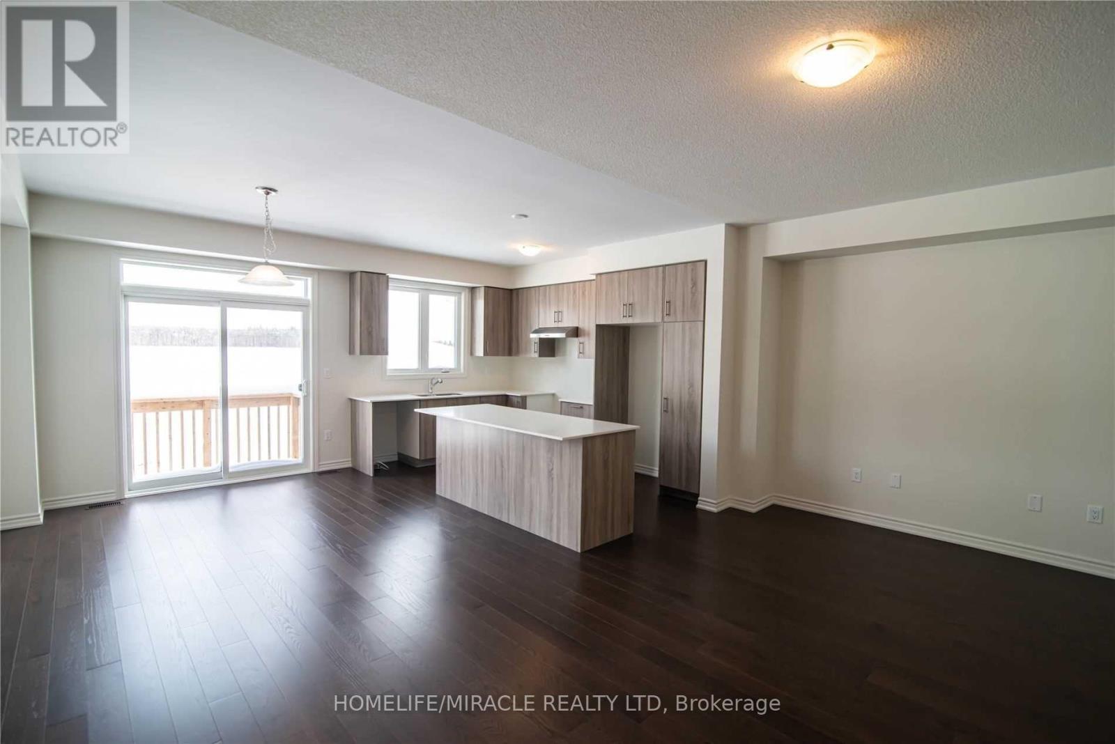 19 Greer Street, Barrie, Ontario  L9S 2Z5 - Photo 2 - S13170252