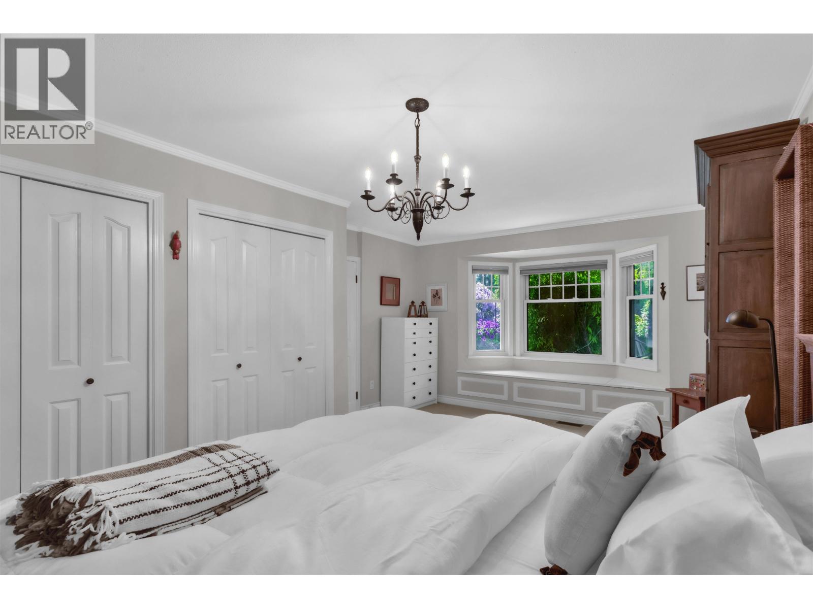 901 Calverhall Street, North Vancouver, British Columbia  V7L 1Y1 - Photo 13 - R3127473