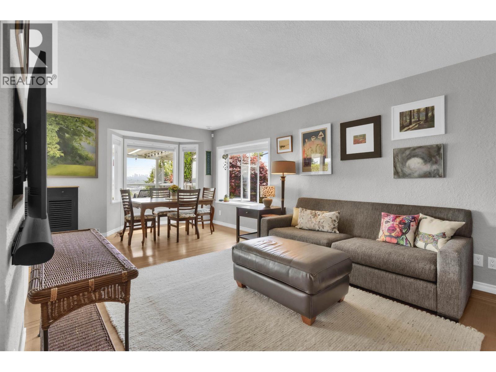 901 Calverhall Street, North Vancouver, British Columbia  V7L 1Y1 - Photo 4 - R3127473