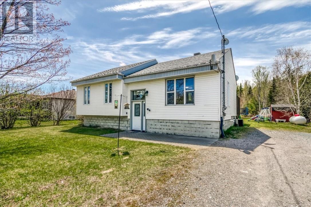 4044e Rose Court, Greater Sudbury, Ontario  P3E 4N1 - Photo 1 - 2127980