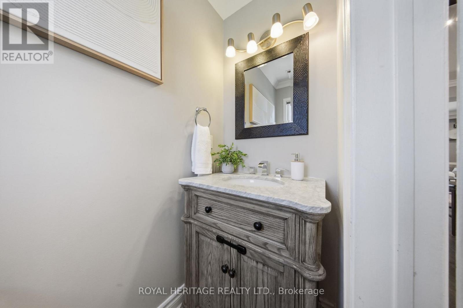 1538 Connery Crescent, Oshawa, Ontario  L1J 8G1 - Photo 10 - E13172906