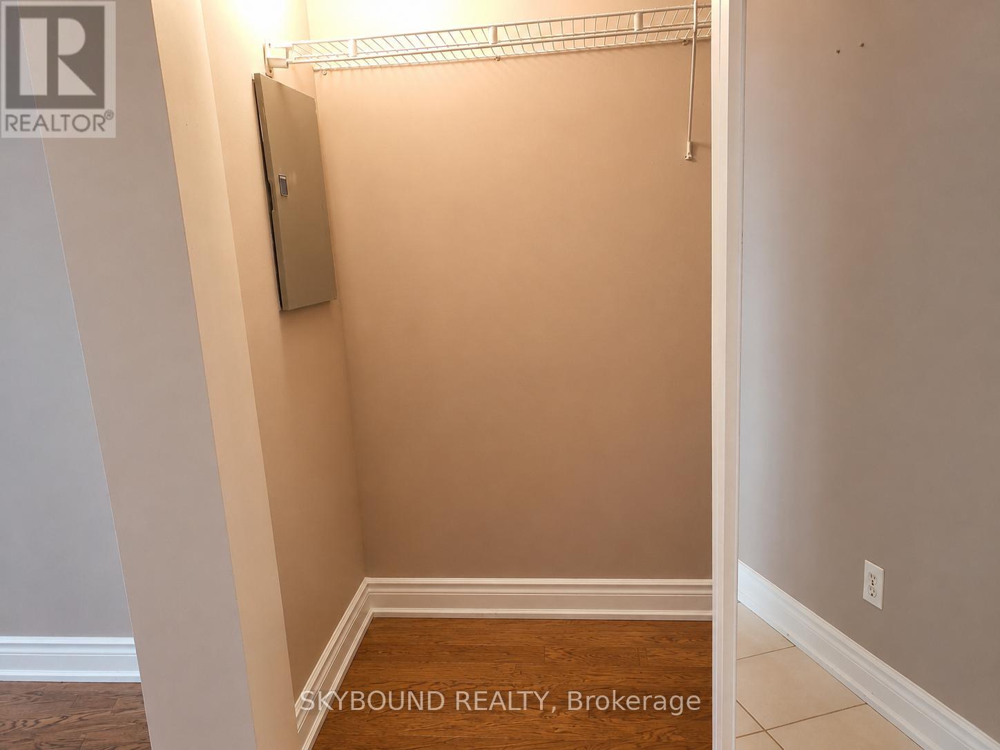 301 - 1360 Rathburn Road, Mississauga, Ontario  L4W 4H4 - Photo 8 - W13172900