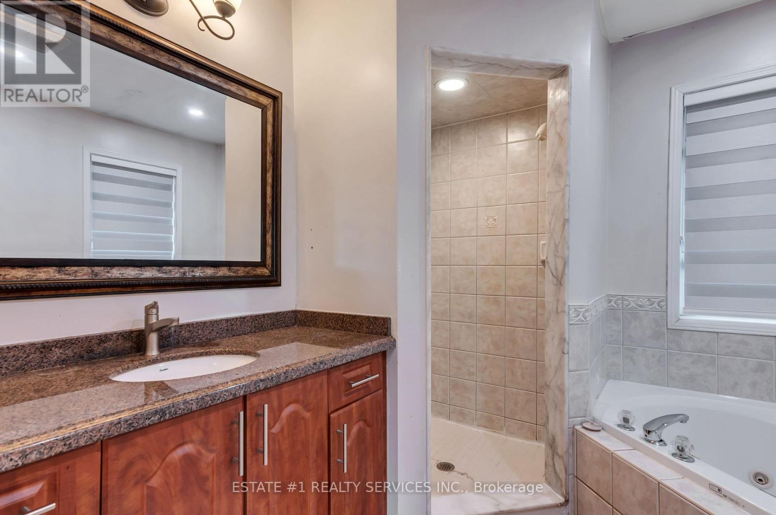 7448 Village Walk, Mississauga, Ontario  L5W 2V7 - Photo 29 - W13172902