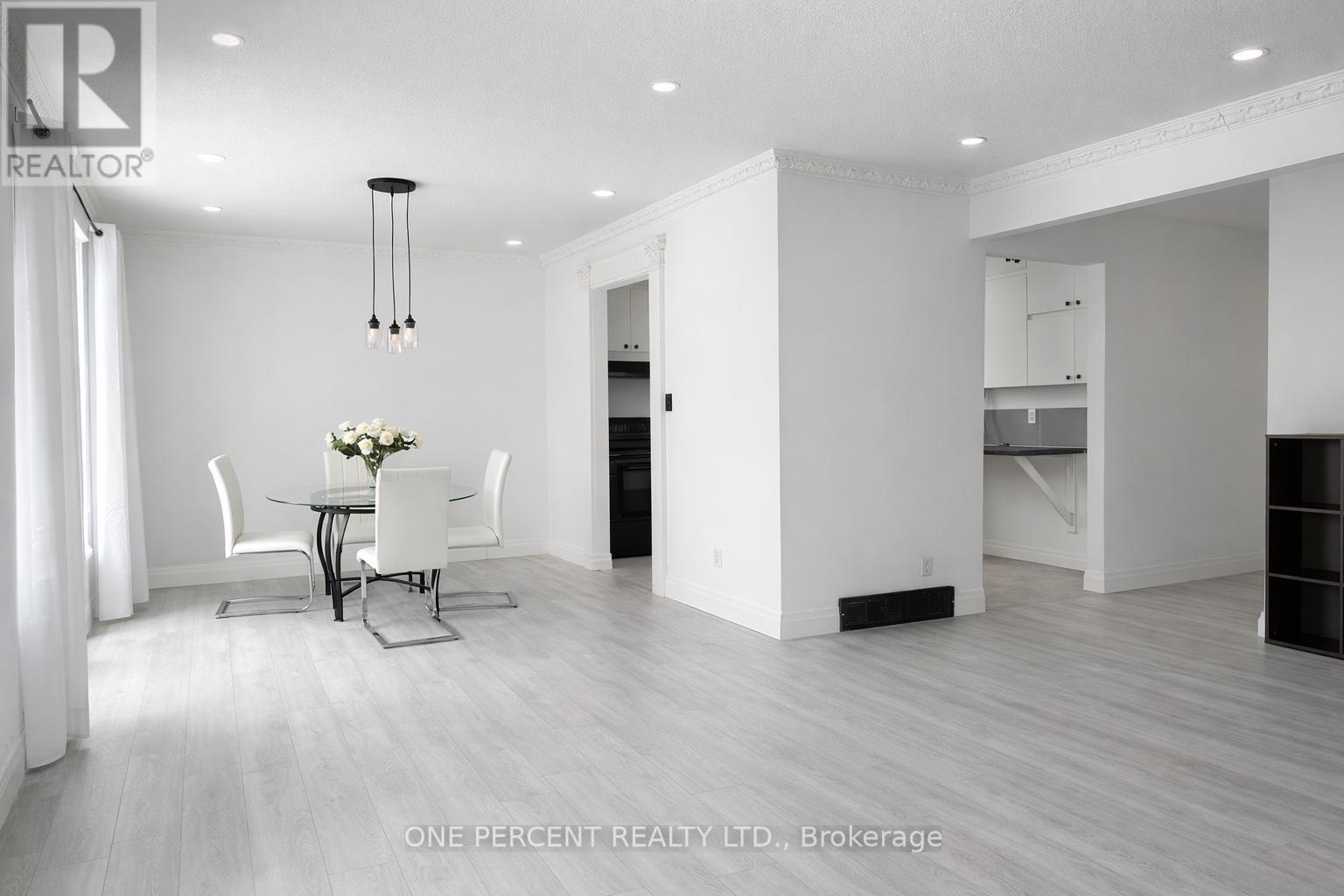 84 Elgar Avenue, Hamilton, Ontario  L9C 4E5 - Photo 2 - X13172922