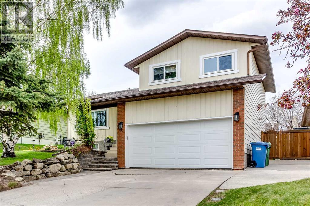 15 Bearberry Crescent Nw, Calgary, Alberta  T3K 1P9 - Photo 1 - A2314016