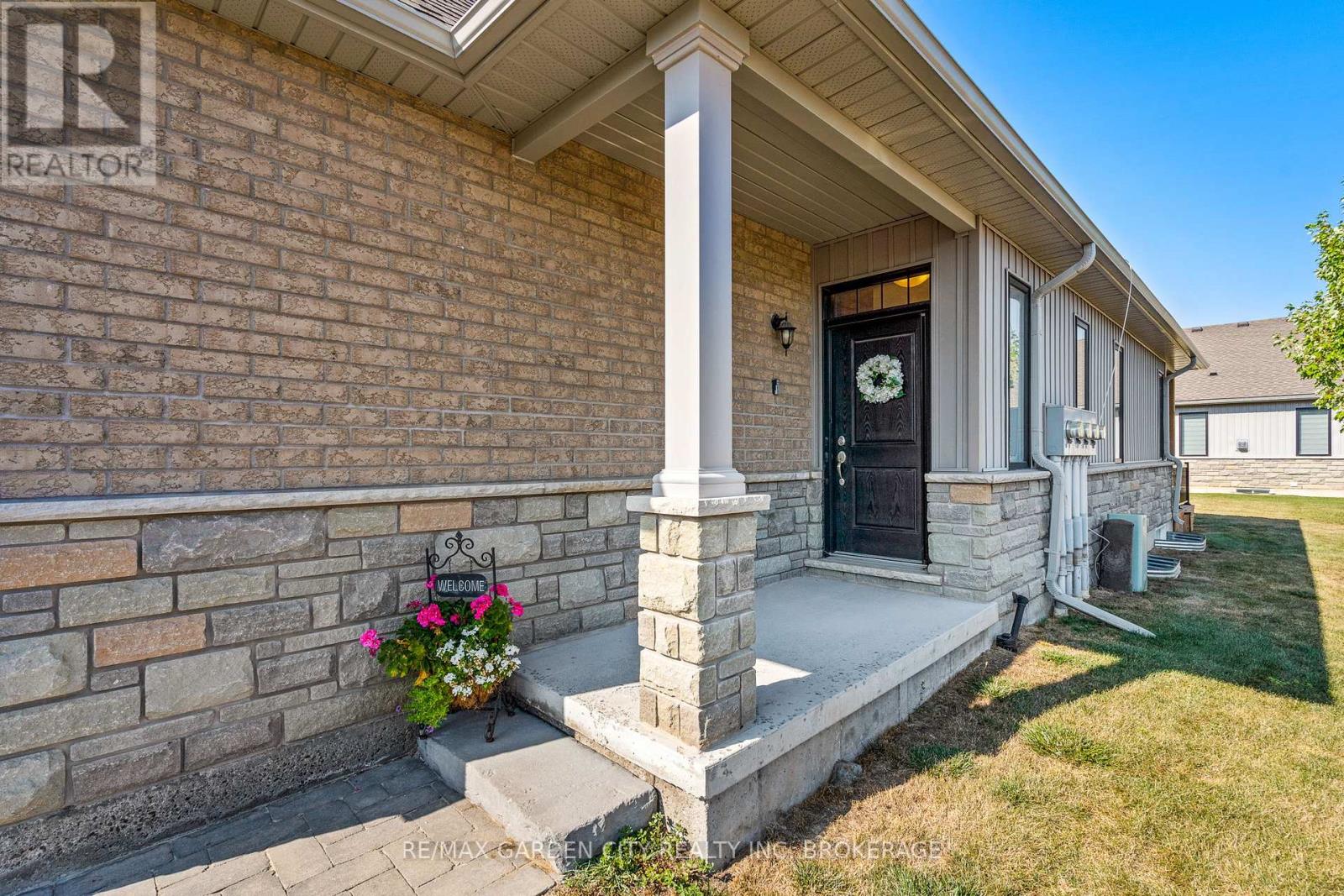 54 Borden Trail, Welland, Ontario  L3C 0H1 - Photo 3 - X13172972