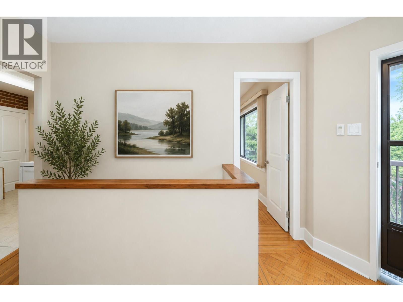 5225 Georgia Street, Burnaby, British Columbia  V5B 1V3 - Photo 6 - R3127707