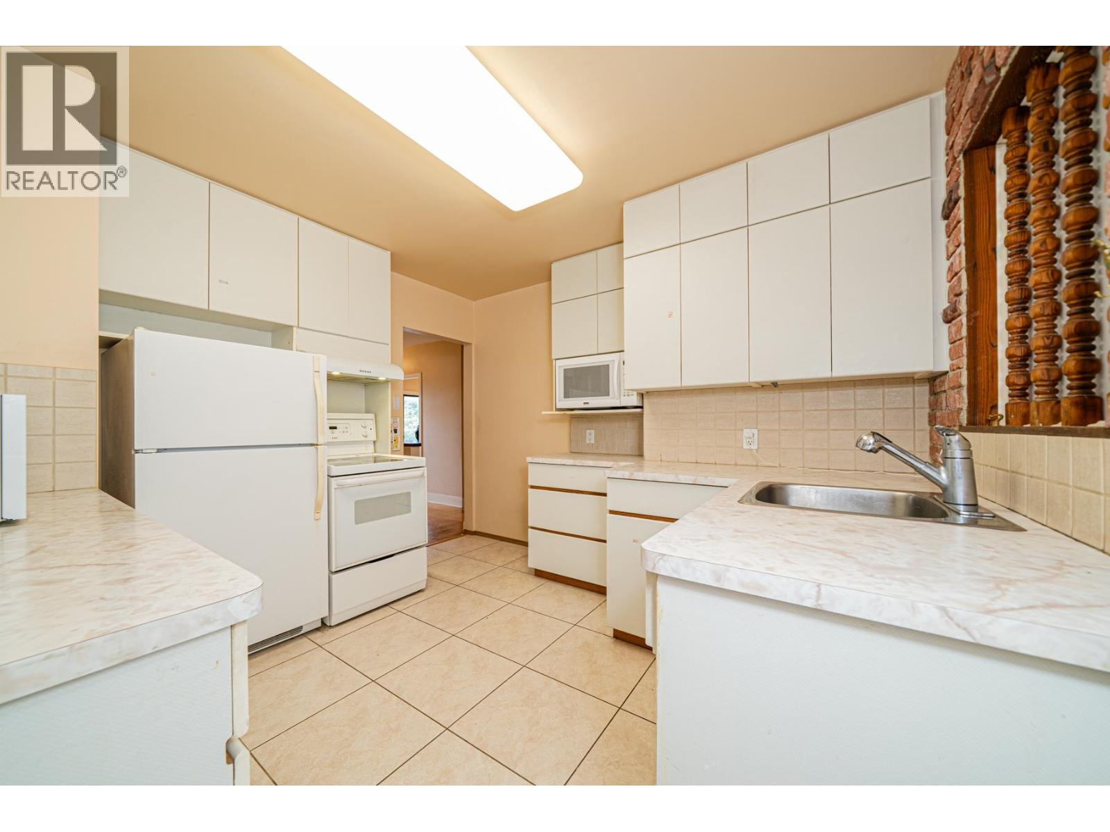 5225 Georgia Street, Burnaby, British Columbia  V5B 1V3 - Photo 18 - R3127707