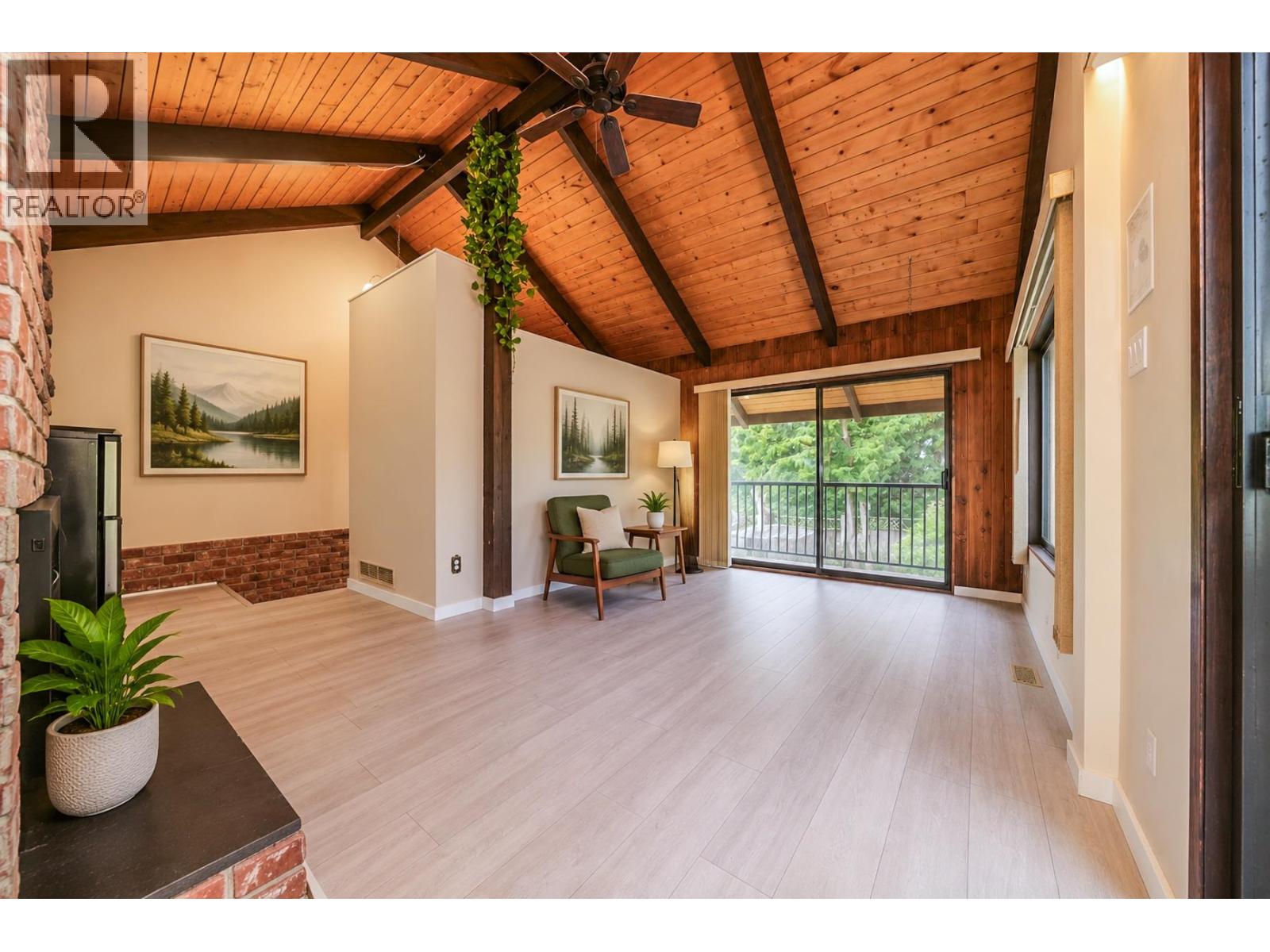 5225 Georgia Street, Burnaby, British Columbia  V5B 1V3 - Photo 10 - R3127707