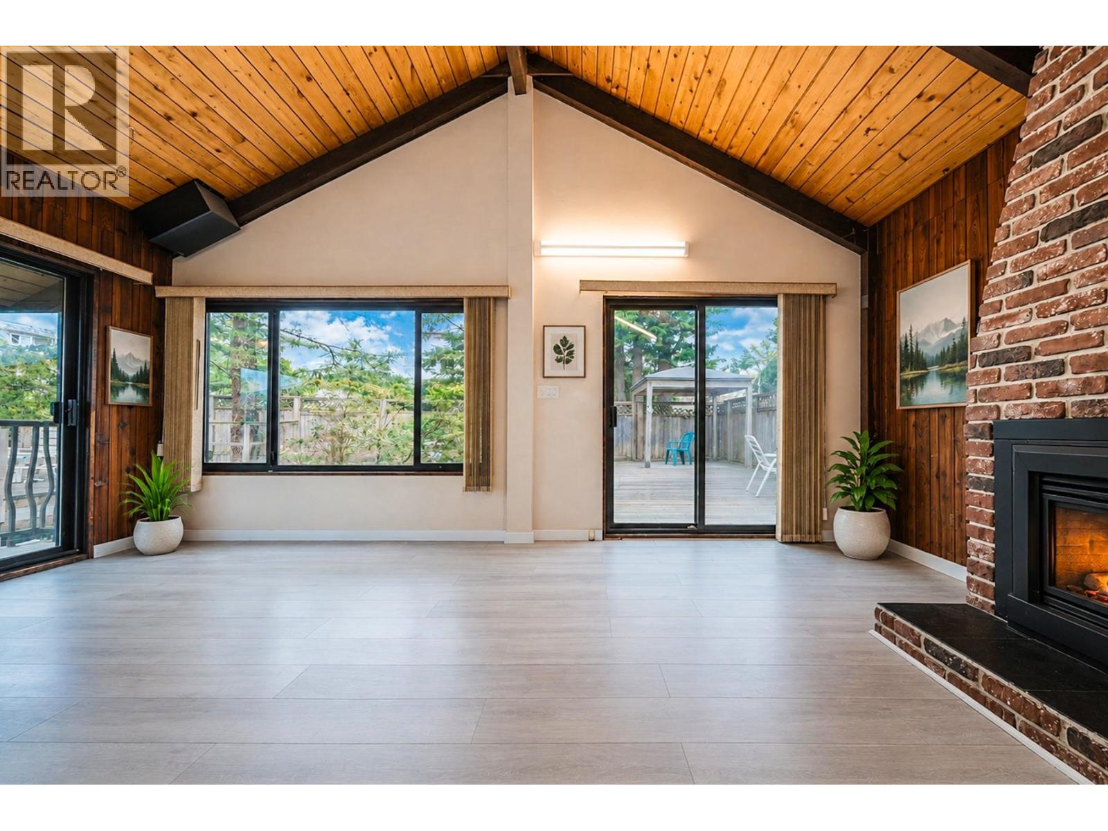 5225 Georgia Street, Burnaby, British Columbia  V5B 1V3 - Photo 11 - R3127707