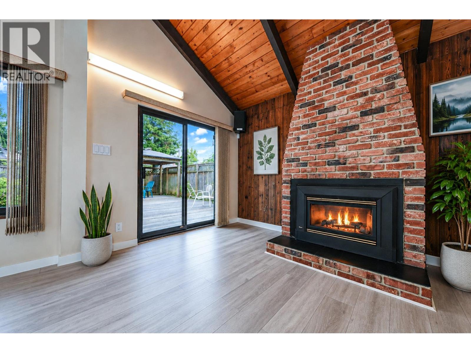 5225 Georgia Street, Burnaby, British Columbia  V5B 1V3 - Photo 9 - R3127707