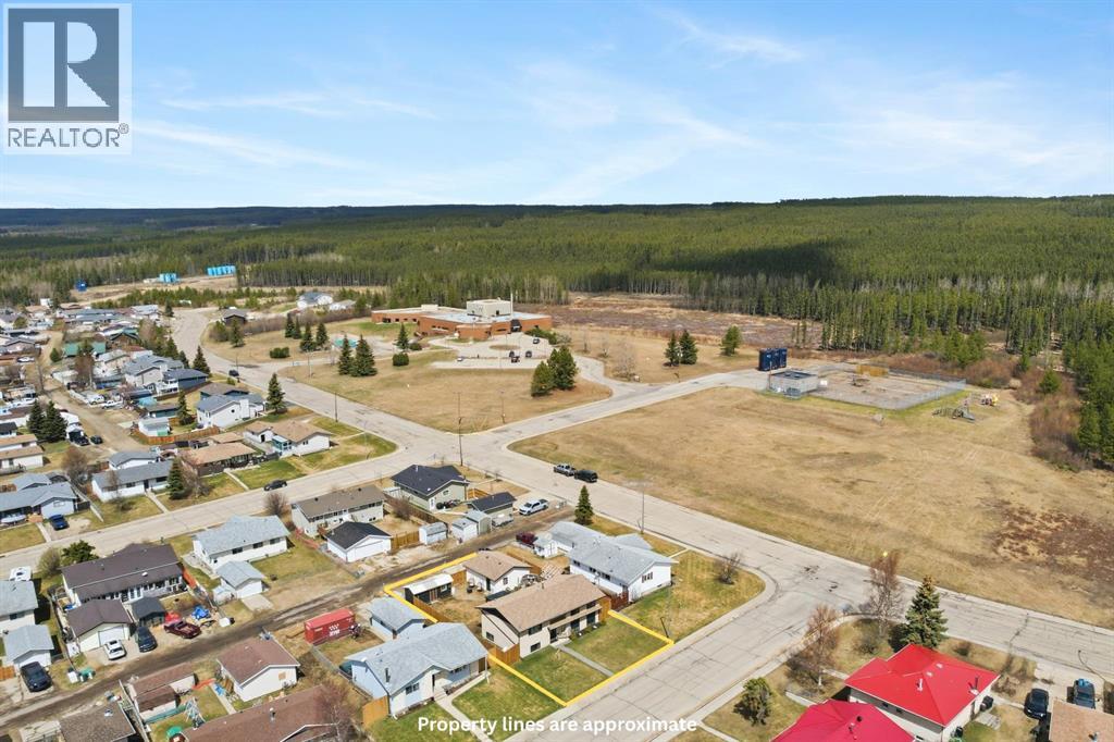 21 Pan Am Street, Swan Hills, Alberta  T0G 2C0 - Photo 3 - A2307724
