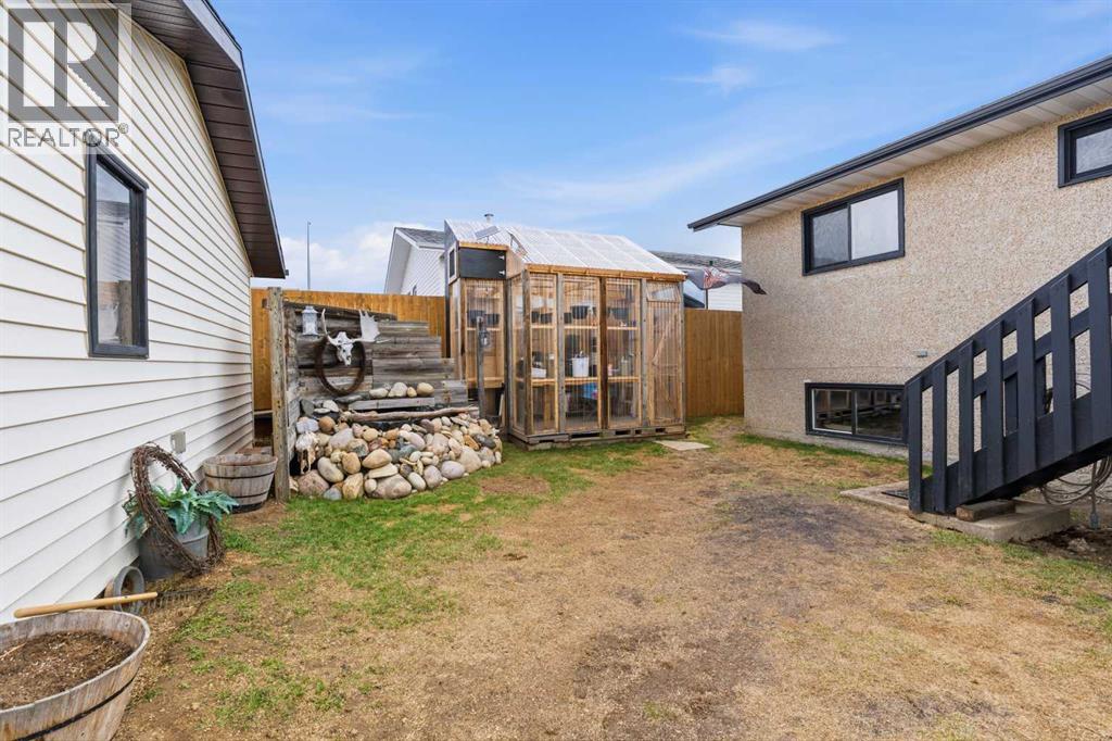 21 Pan Am Street, Swan Hills, Alberta  T0G 2C0 - Photo 7 - A2307724