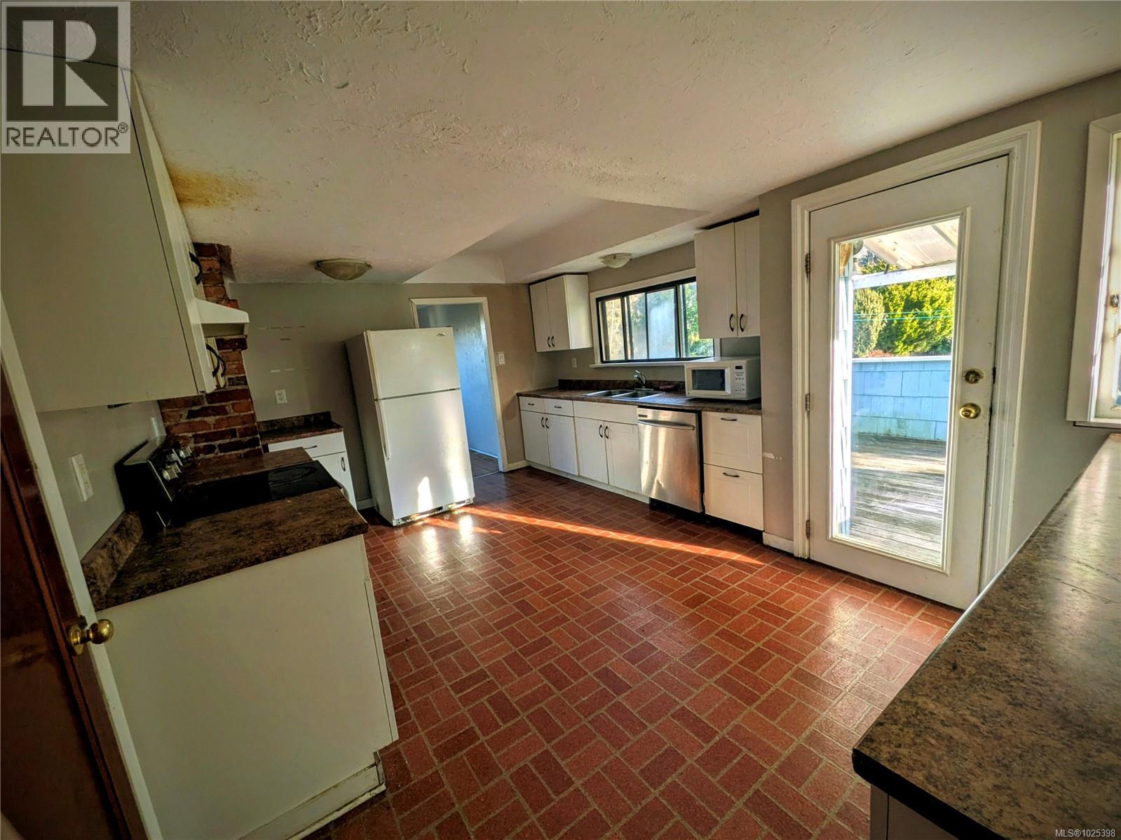 3661 Craigmillar Ave, Saanich, British Columbia  V8P 3H2 - Photo 13 - 1025398