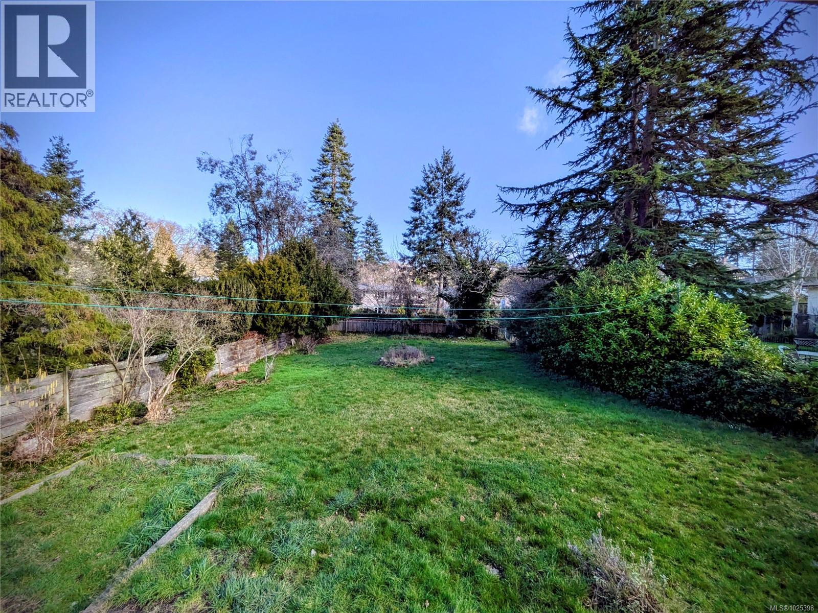 3661 Craigmillar Ave, Saanich, British Columbia  V8P 3H2 - Photo 5 - 1025398