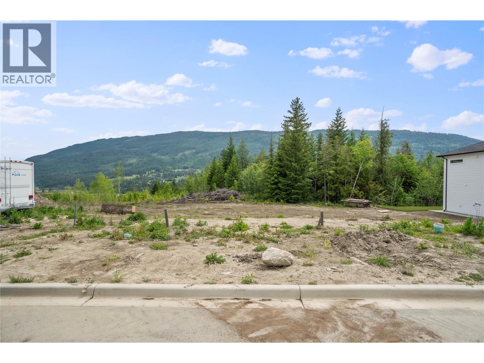 6820 42 Street NE, Salmon Arm, British Columbia V0E 1K0 - Photo 1 - 10388654