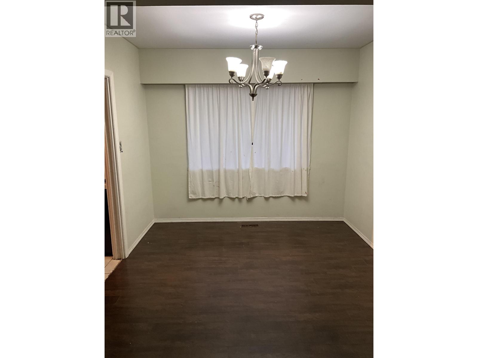 9229 10th Avenue, Burnaby, British Columbia  V3N 2T3 - Photo 5 - R3083283