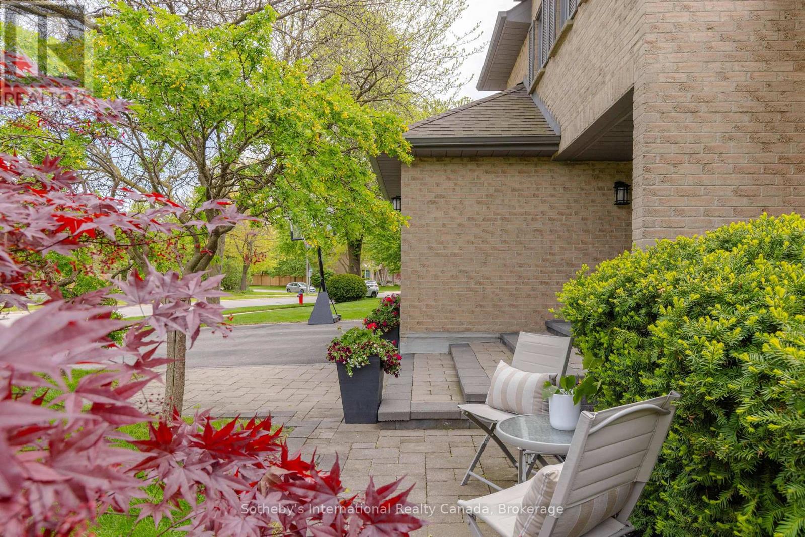 456 Aspen Forest Drive, Oakville, Ontario  L6J 6H6 - Photo 4 - W13173076