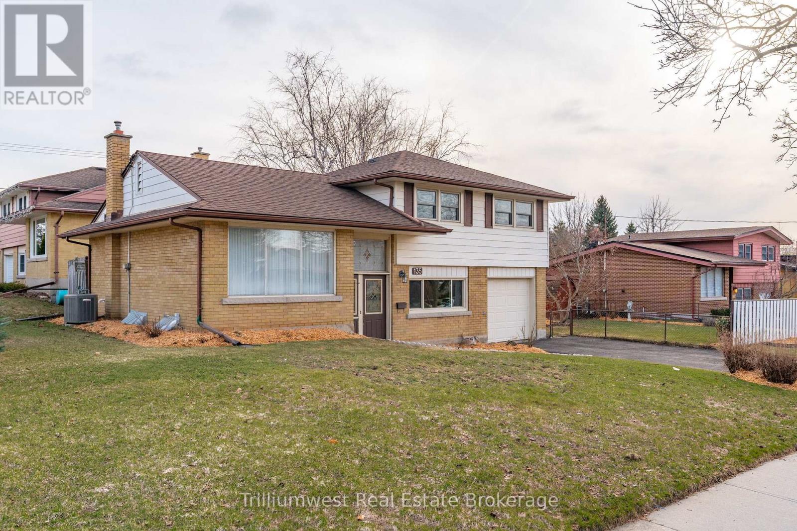 135 Burbank Road, Kitchener, Ontario N2B 1E3 - Photo 4 - X12954508