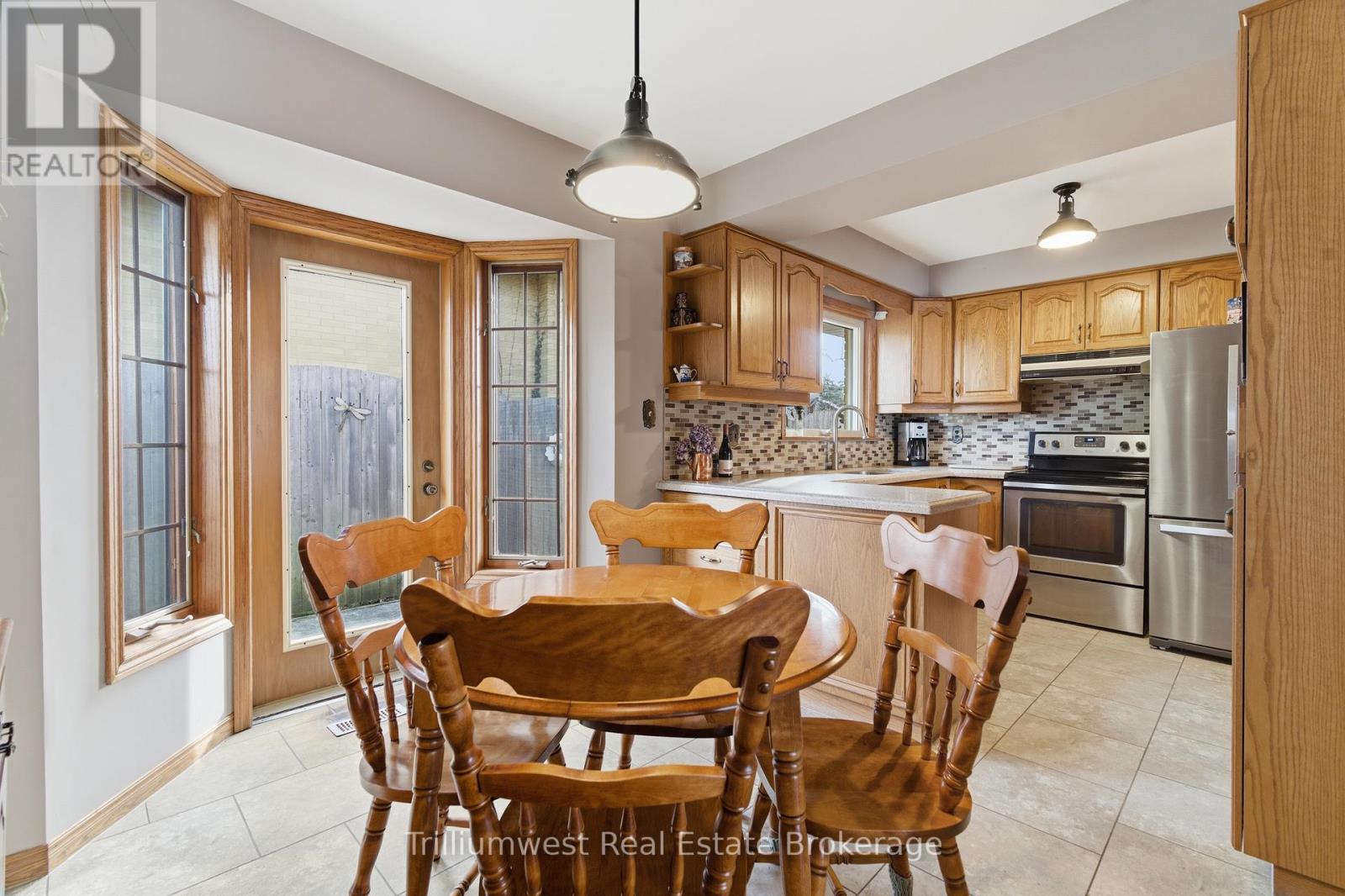 135 Burbank Road, Kitchener, Ontario N2B 1E3 - Photo 15 - X12954508