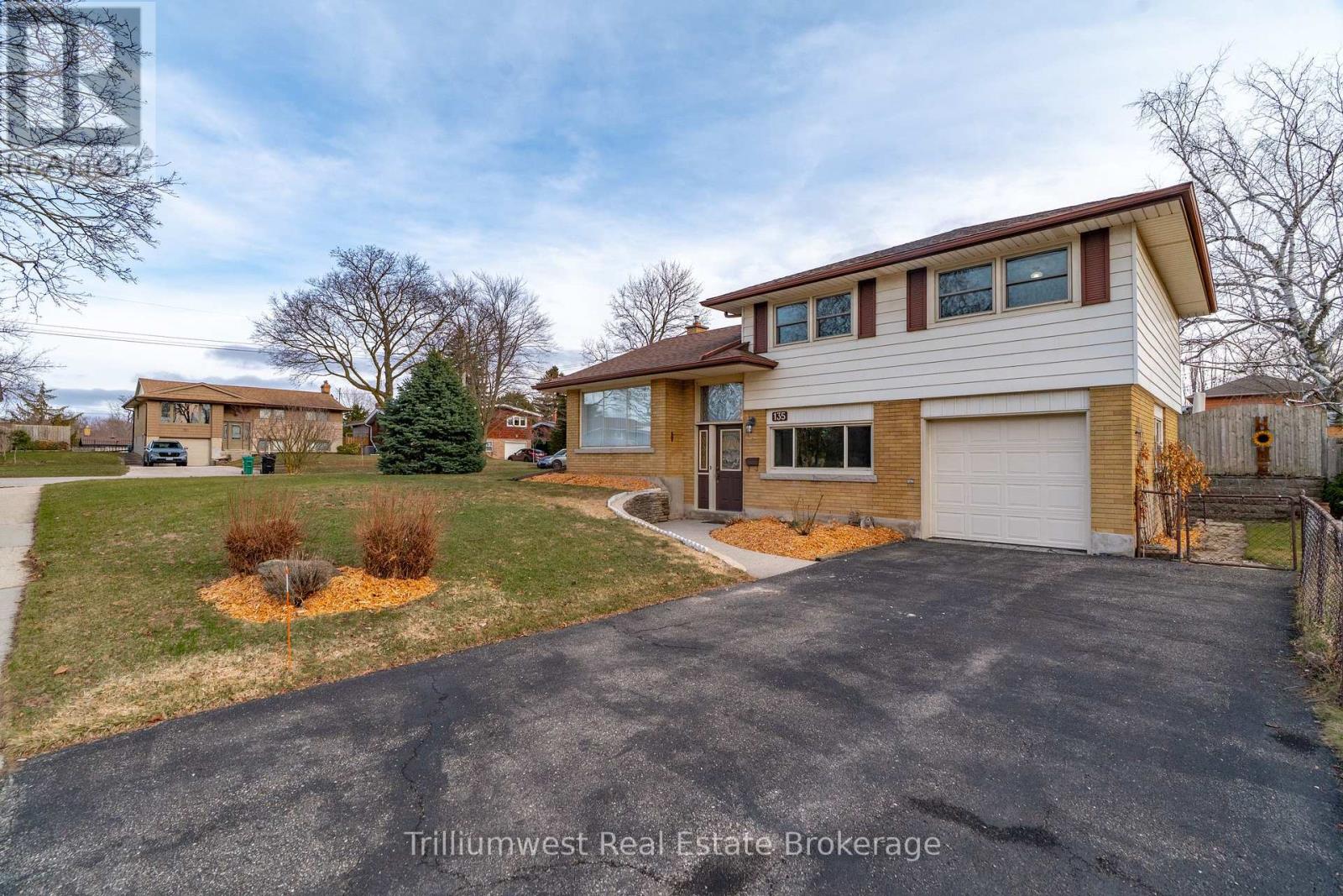 135 Burbank Road, Kitchener, Ontario N2B 1E3 - Photo 5 - X12954508