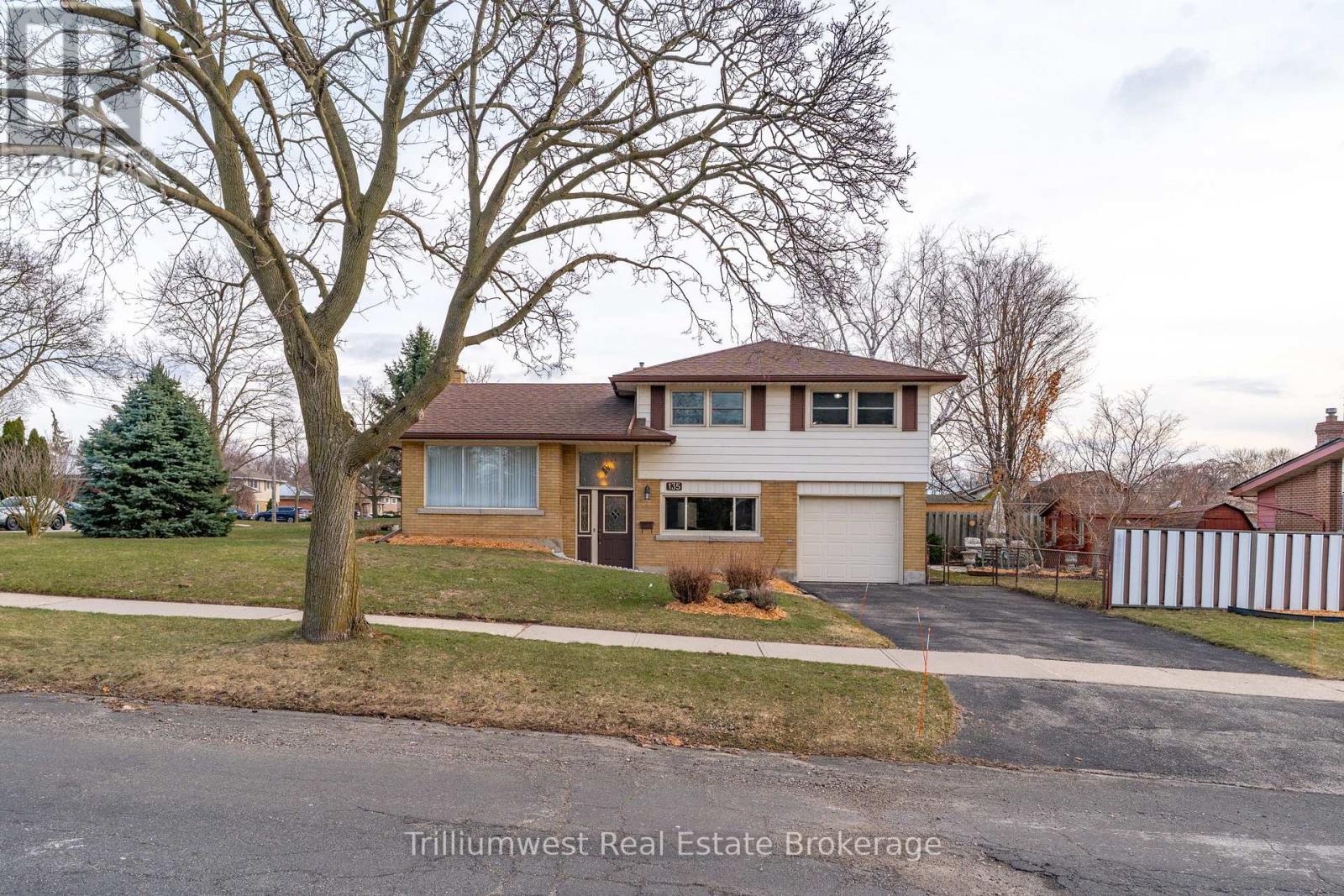 135 Burbank Road, Kitchener, Ontario N2B 1E3 - Photo 2 - X12954508