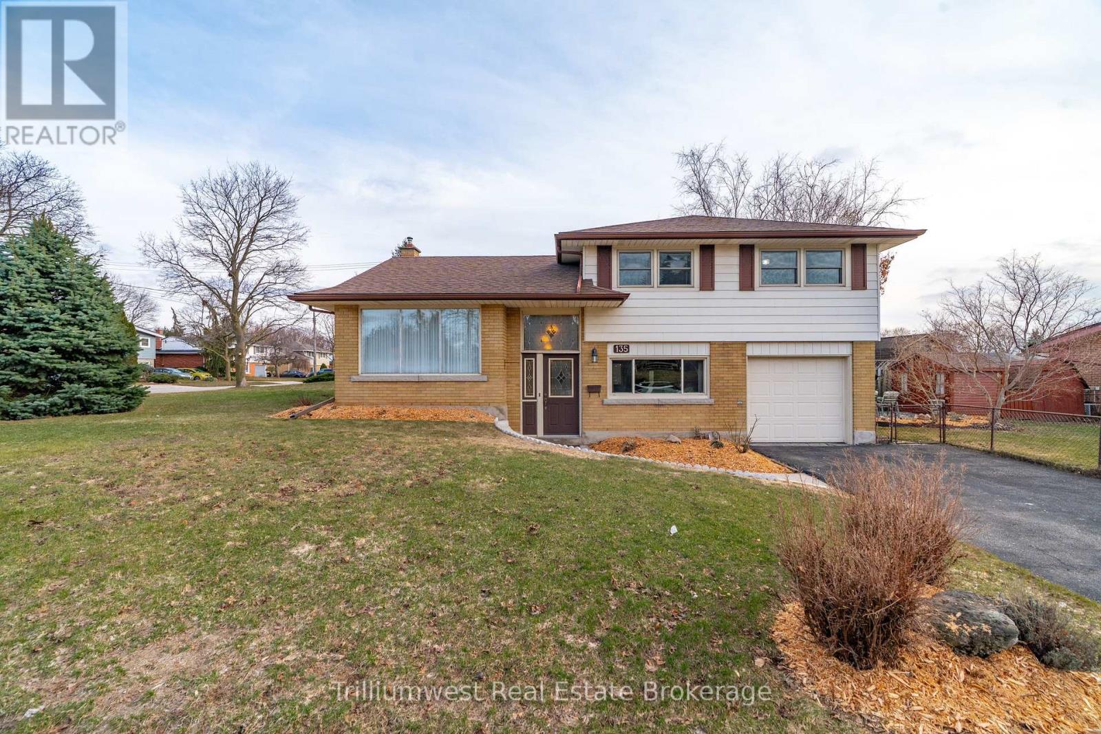 135 BURBANK ROAD, Kitchener, Ontario