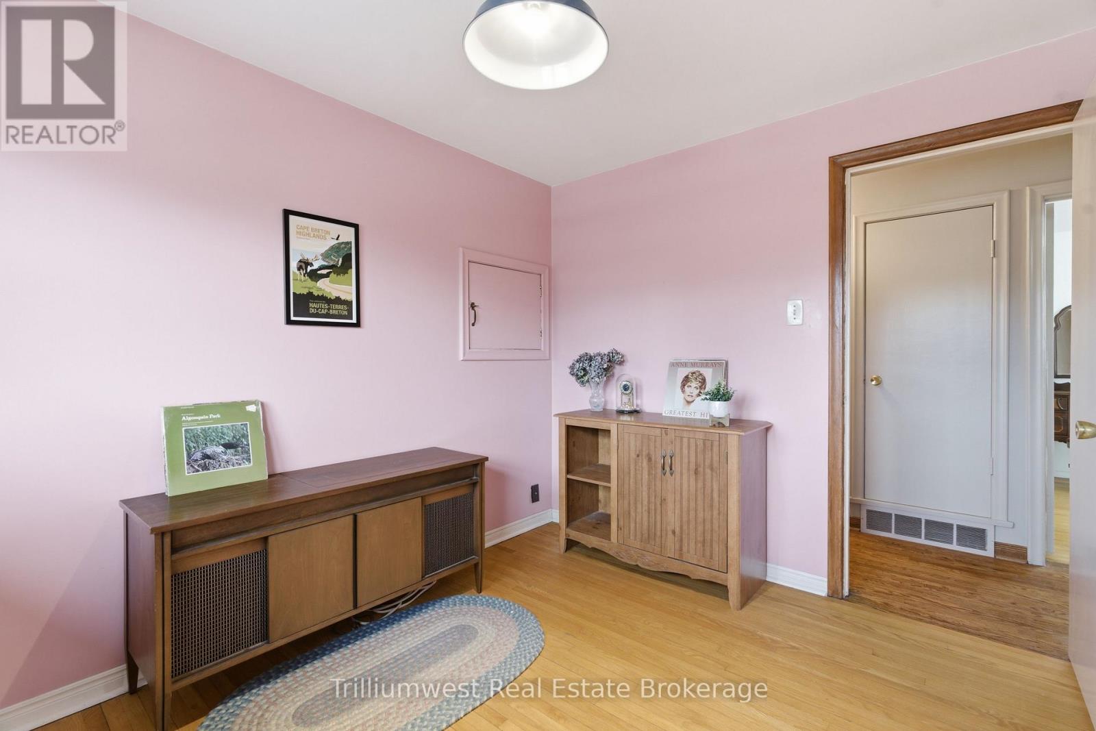 135 Burbank Road, Kitchener, Ontario N2B 1E3 - Photo 21 - X12954508