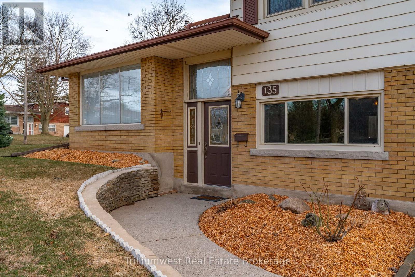 135 Burbank Road, Kitchener, Ontario N2B 1E3 - Photo 8 - X12954508