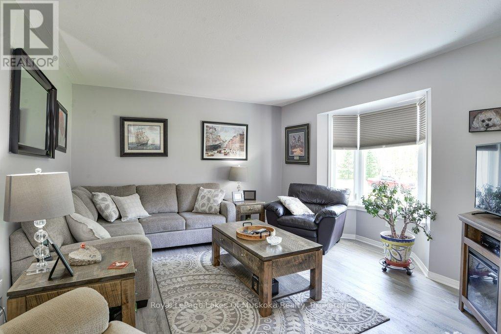 99 Glencairn Crescent, Huntsville, Ontario  P1H 2J4 - Photo 3 - X13173082