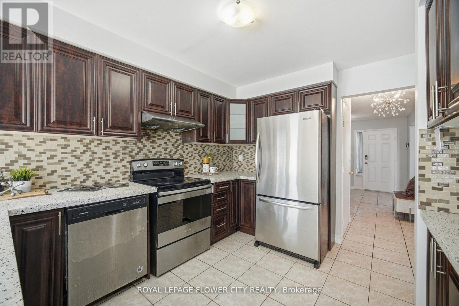 1 Donaldson Drive, Brampton, Ontario  L6Y 3G7 - Photo 5 - W13033280