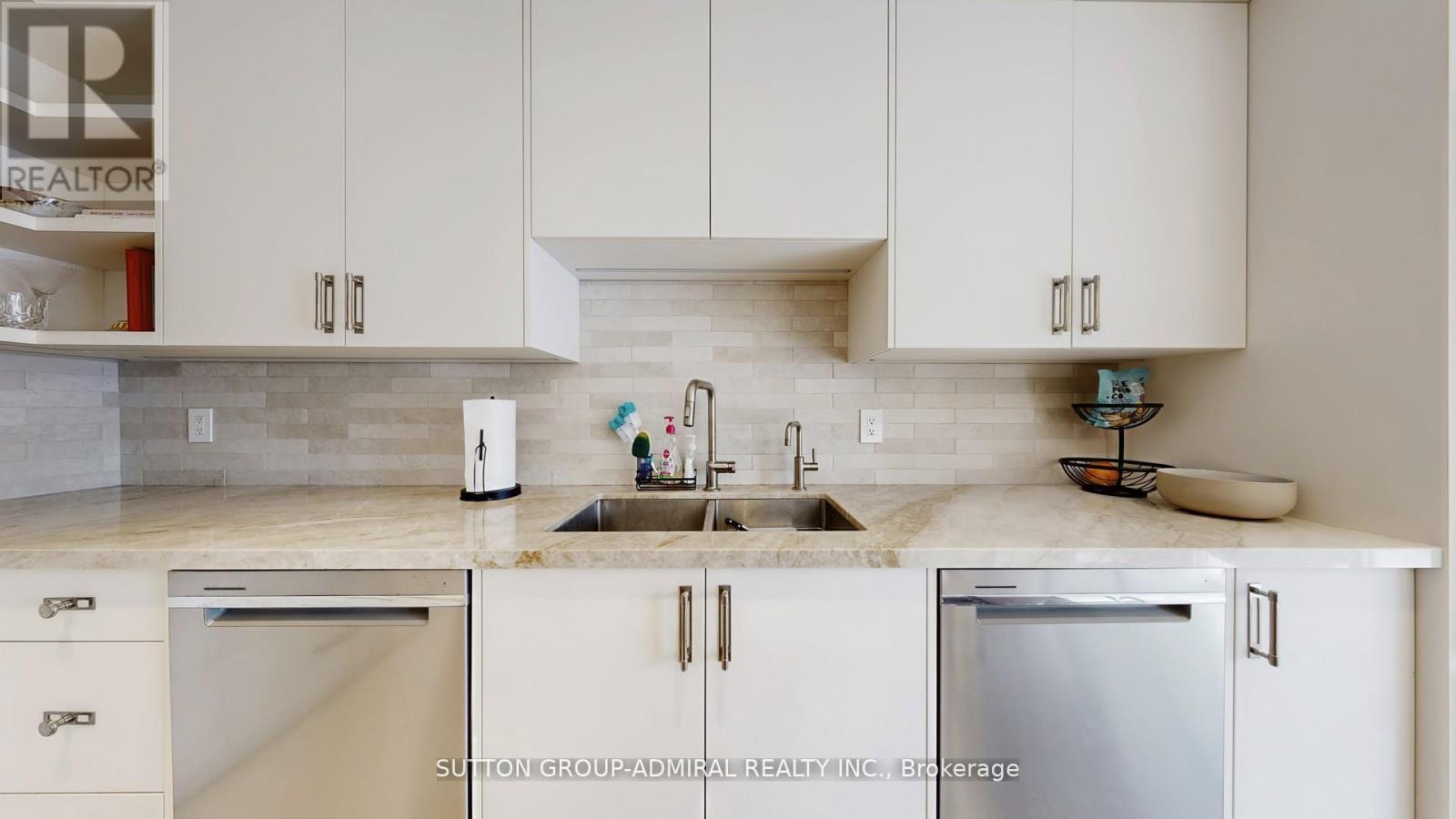 239 Rose Green Drive, Vaughan, Ontario  L4J 4R3 - Photo 6 - N13041792