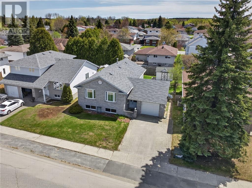 23 Primrose Drive, Greater Sudbury, Ontario  P3L 1B6 - Photo 2 - 2127974