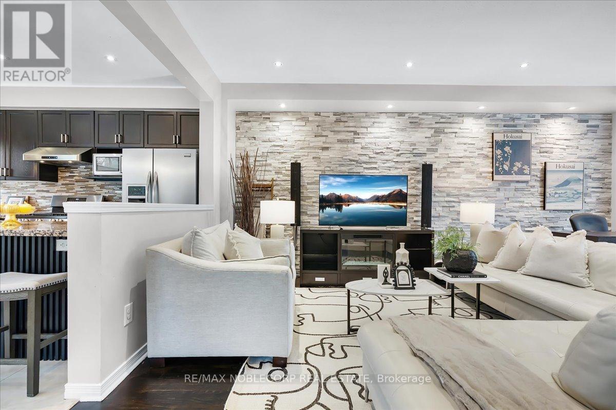 952 BRIMORTON DRIVE, Toronto, Ontario