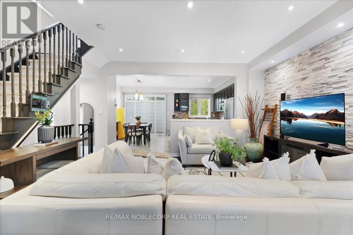 952 Brimorton Drive, Toronto, Ontario  M1G 2V2 - Photo 10 - E13173014