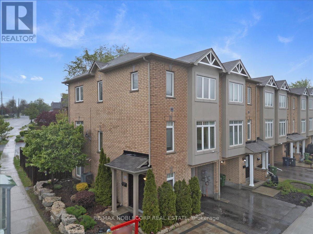 952 Brimorton Drive, Toronto, Ontario  M1G 2V2 - Photo 3 - E13173014