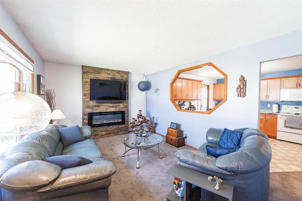 22 Currie Crescent, Winnipeg, Manitoba  R2R 0Y2 - Photo 2 - 202611628