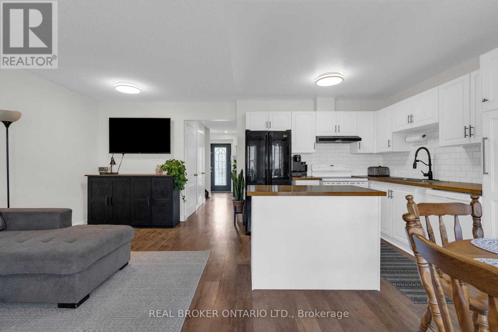 4 Parkside Crescent, Essa (Angus), Ontario  L0M 1B3 - Photo 11 - N13173034