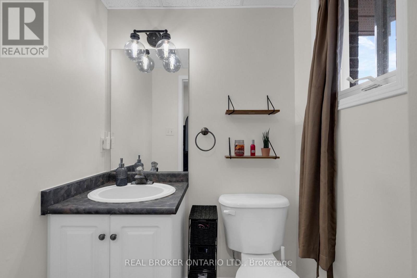 4 Parkside Crescent, Essa (Angus), Ontario  L0M 1B3 - Photo 15 - N13173034