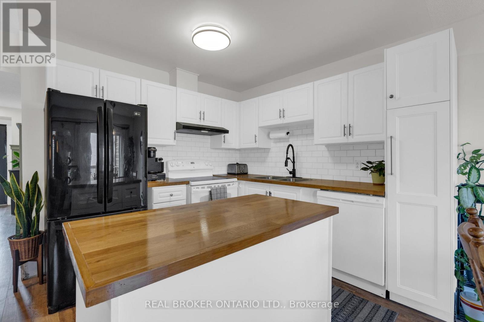 4 Parkside Crescent, Essa (Angus), Ontario  L0M 1B3 - Photo 7 - N13173034