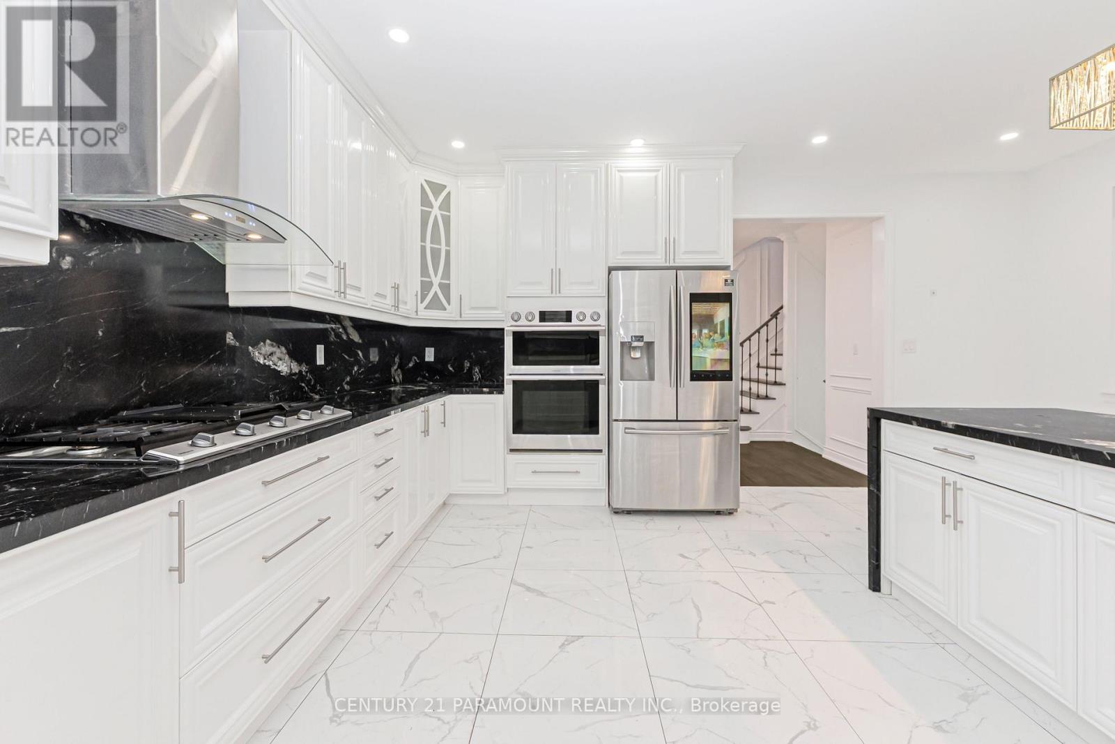 28 Clockwork Drive, Brampton, Ontario  L7A 4R8 - Photo 6 - W12890880