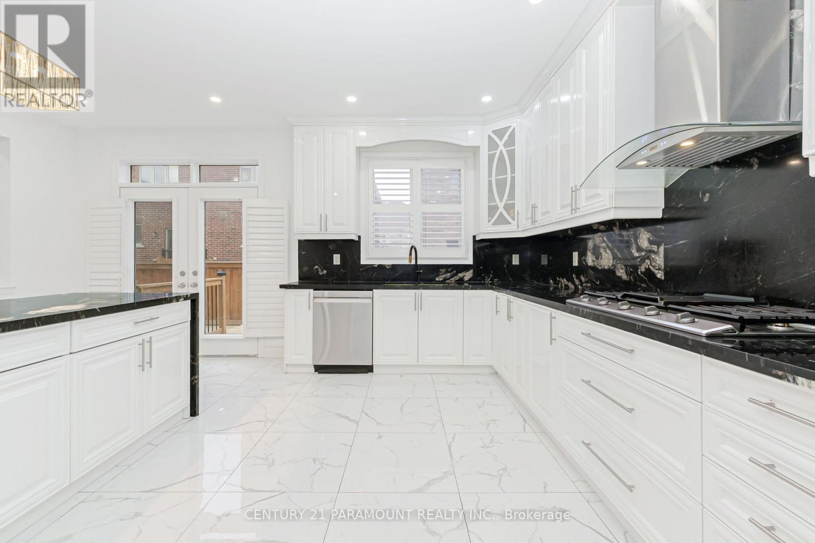 28 Clockwork Drive, Brampton, Ontario  L7A 4R8 - Photo 7 - W12890880